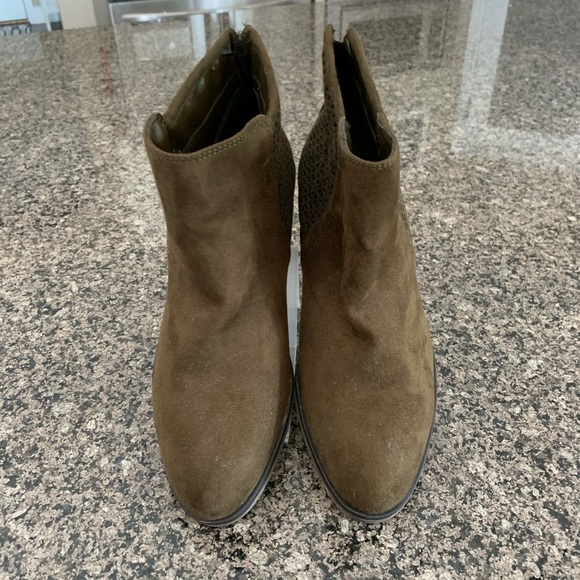 Size 8.5 Bamboo olive bootie.  Like new. - Picture 1 of 4